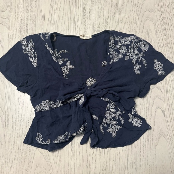 Sky and Sparrow Blue Flutter Sleeve Crop Top - Picture 1 of 3